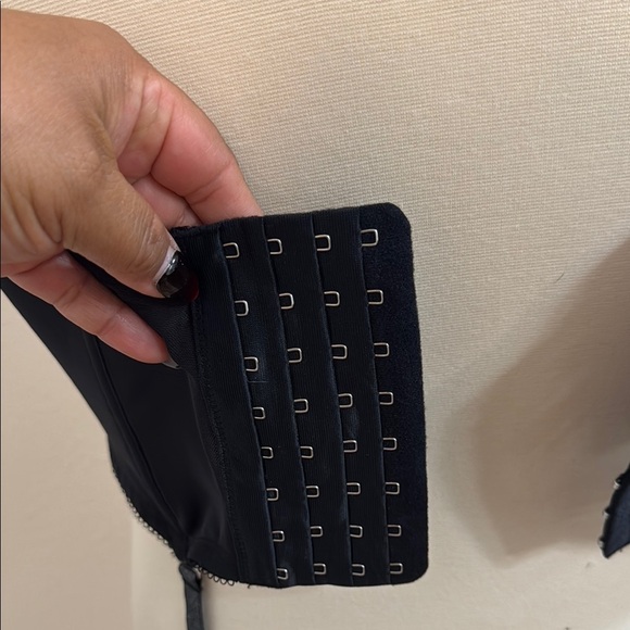 Savage X Fenty Black Lace Bra with Intricate Floral Patterns - Picture 7 of 8